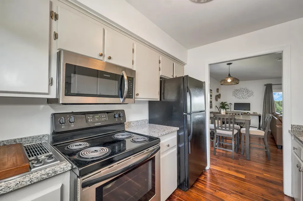 100 Pillsbury Road Londonderry NH 03053