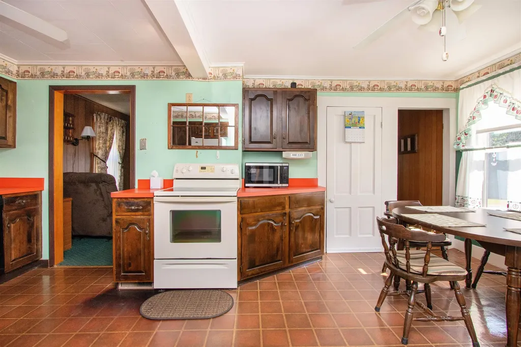 86 Payette Drive St. Johnsbury VT 05819