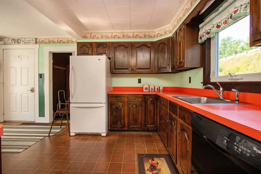 86 Payette Drive St. Johnsbury VT 05819