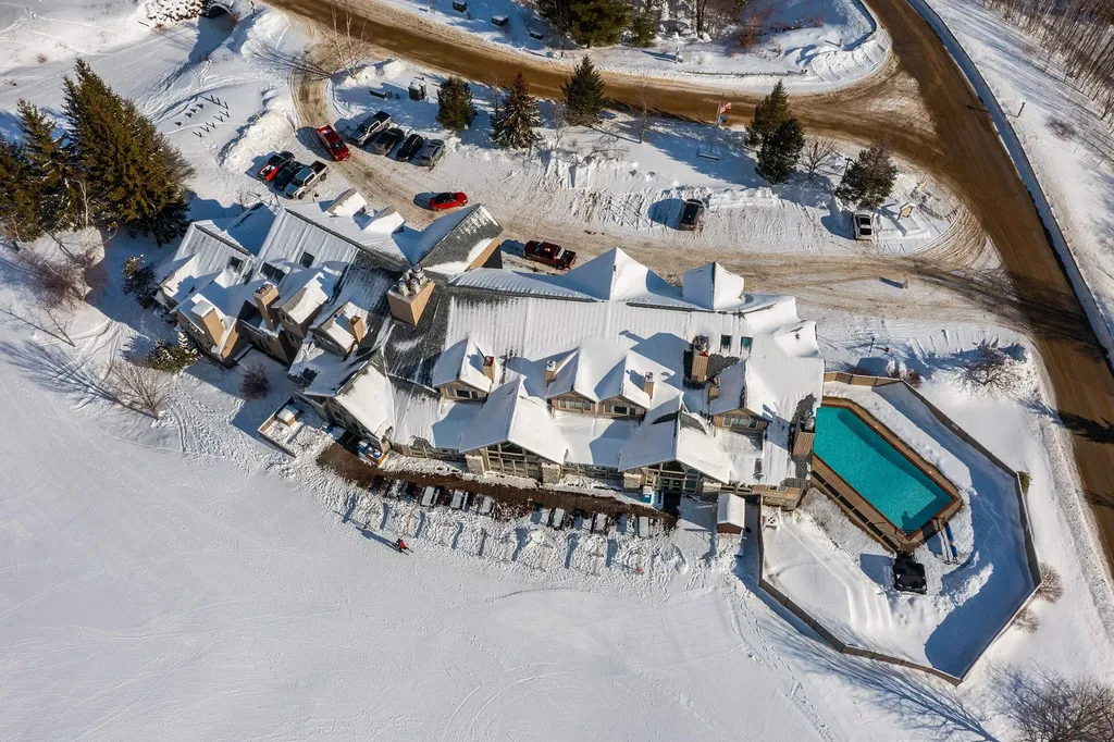 M-17 Moon Shadow Drive Ludlow VT 05149