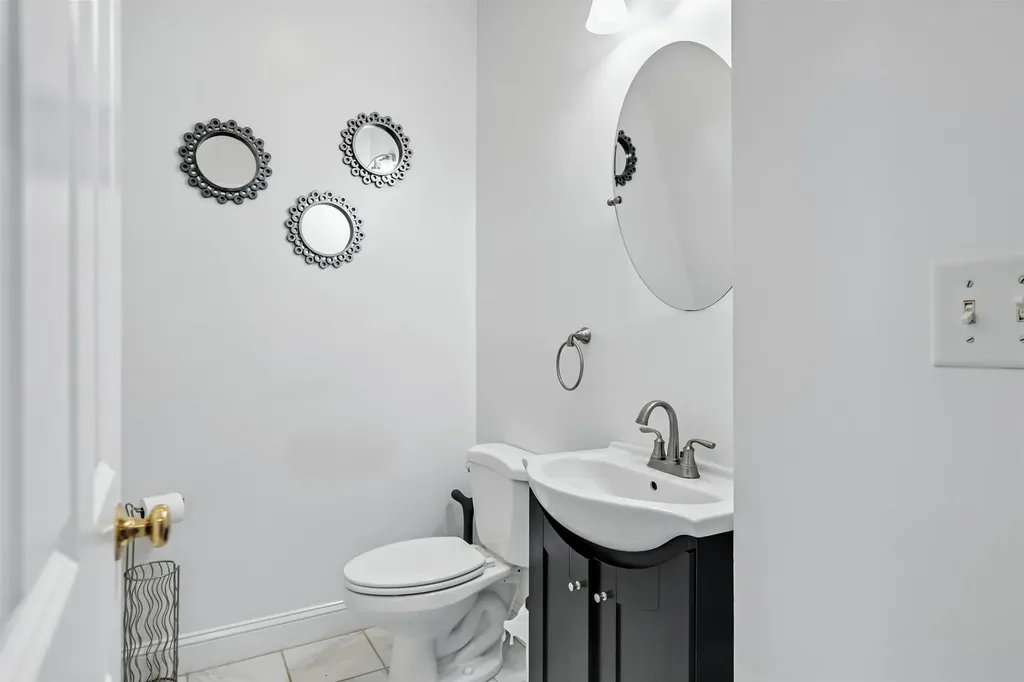 1 Squire Armour Road Windham NH 03087