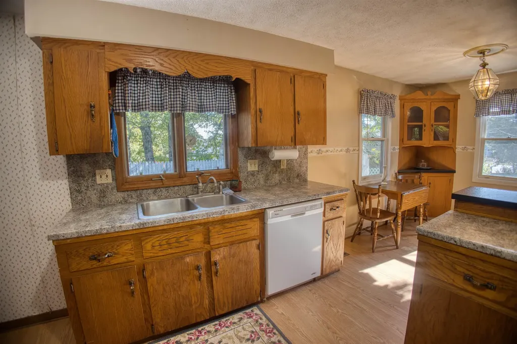 10 Dore Street Ossipee NH 03814