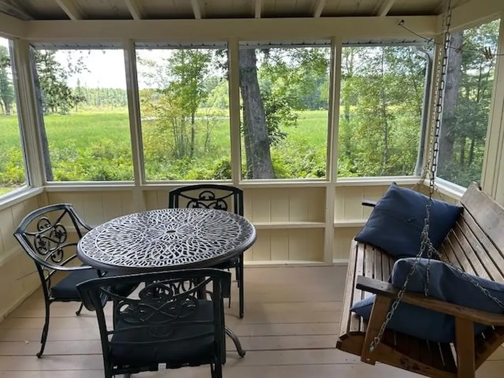 15 Alan Circle Londonderry NH 03053