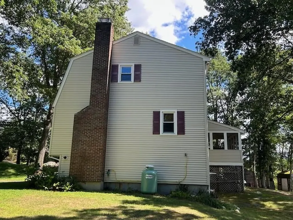 15 Alan Circle Londonderry NH 03053