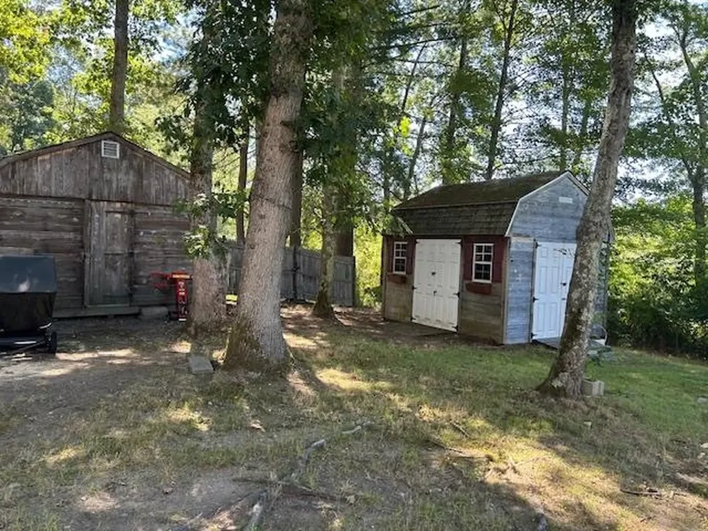 15 Alan Circle Londonderry NH 03053