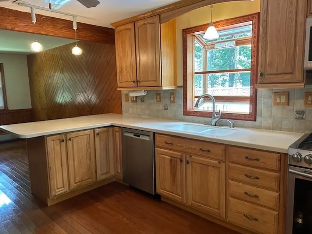 15 Alan Circle Londonderry NH 03053