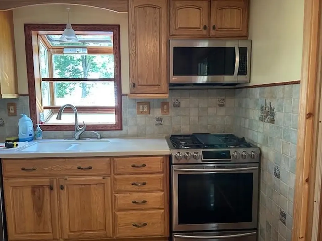 15 Alan Circle Londonderry NH 03053