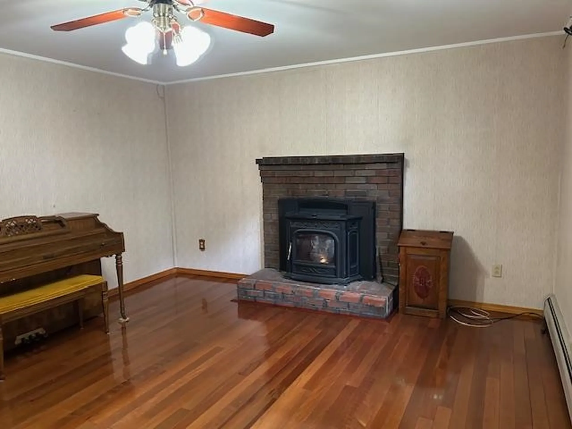 15 Alan Circle Londonderry NH 03053