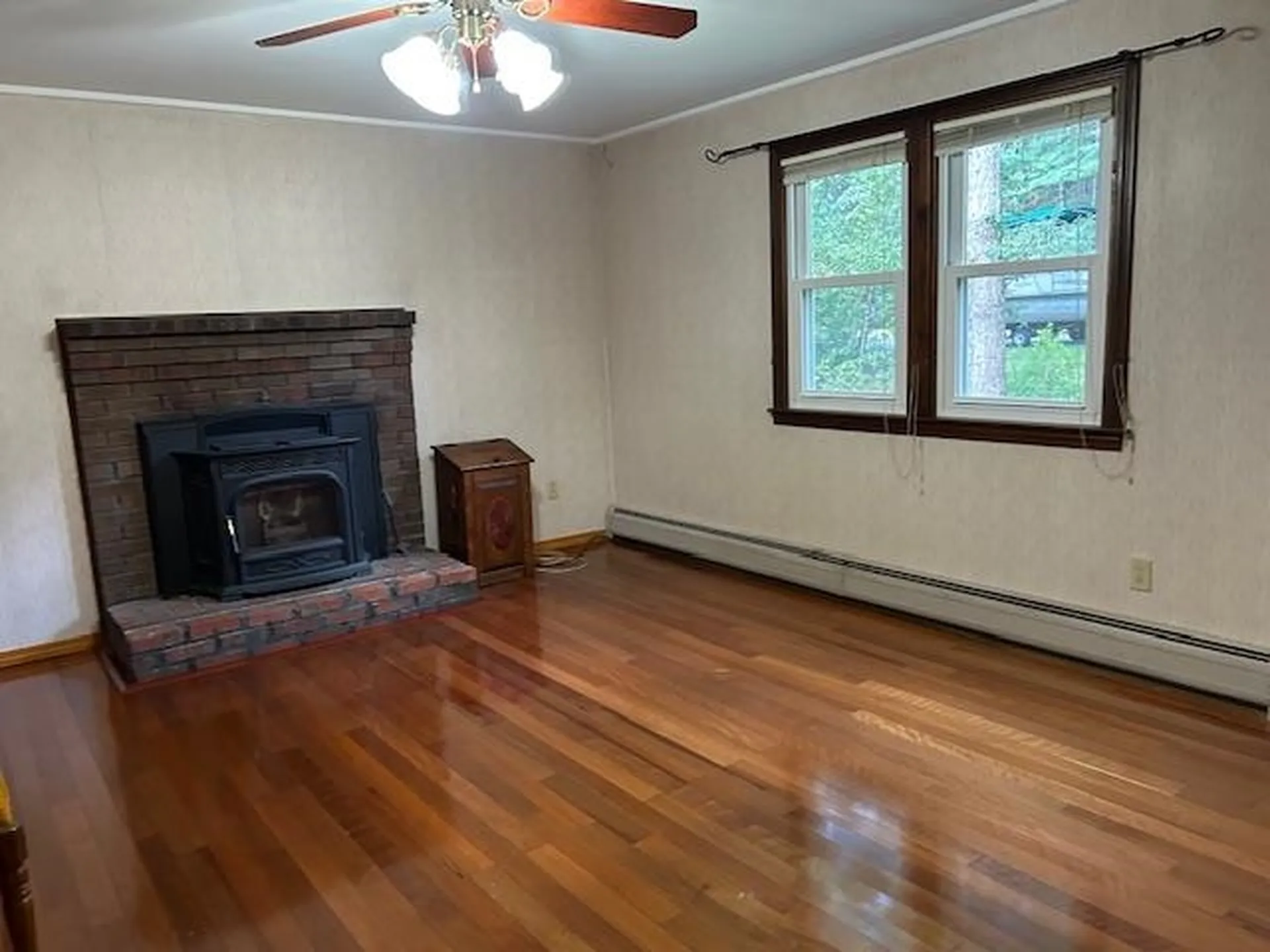 15 Alan Circle Londonderry NH 03053