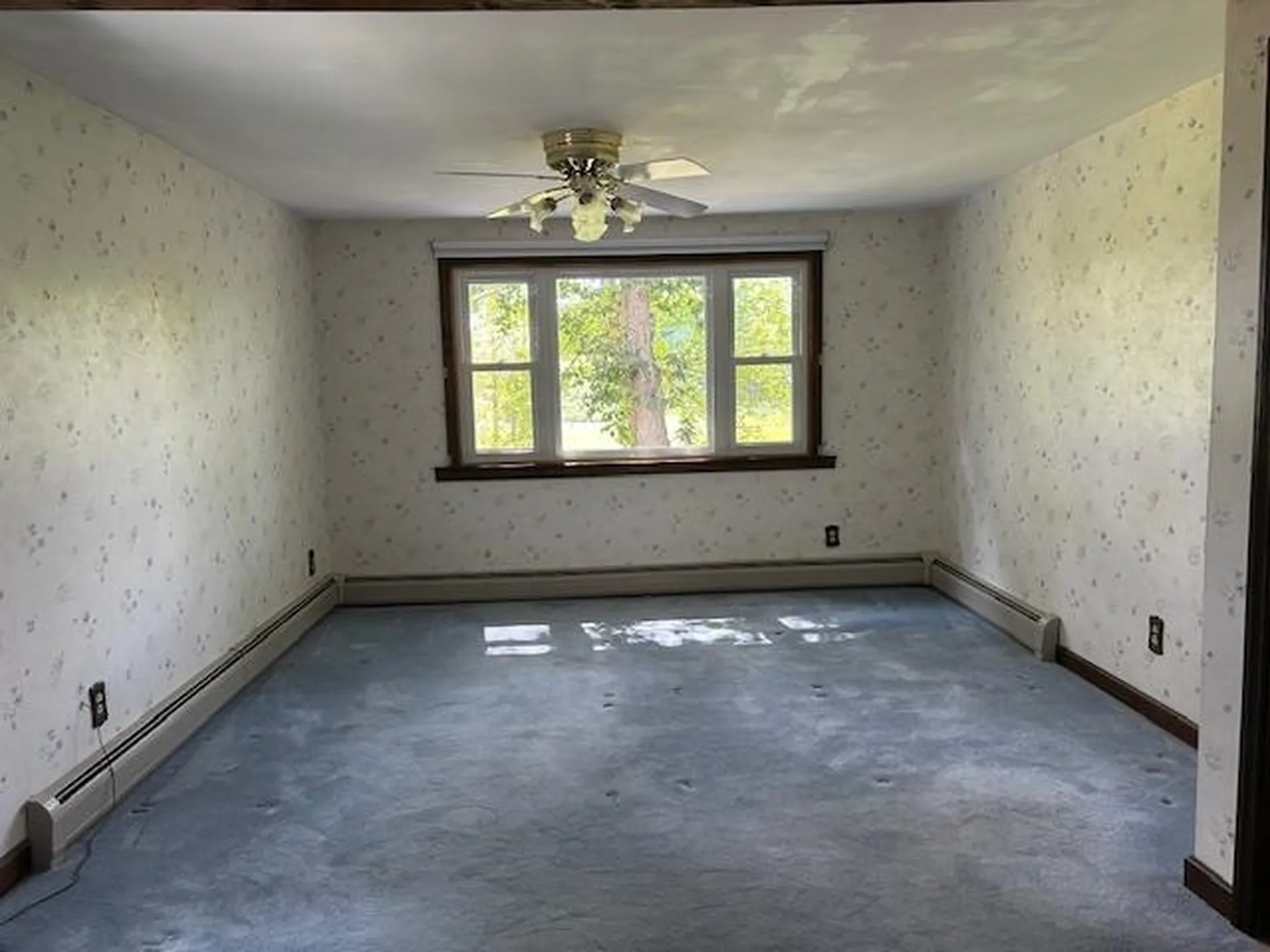 15 Alan Circle Londonderry NH 03053
