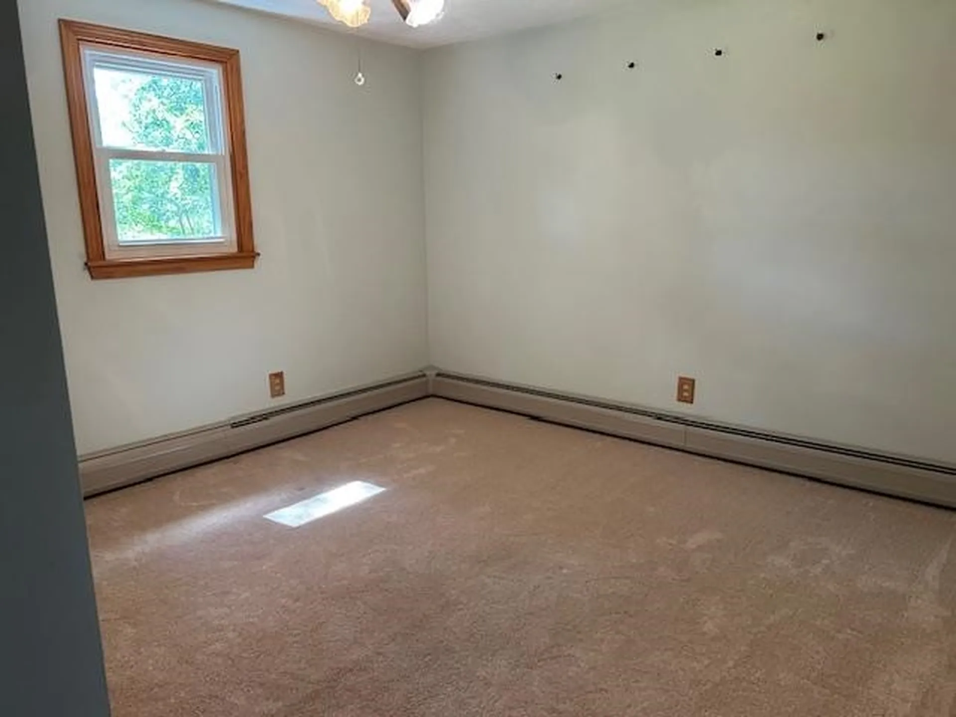 15 Alan Circle Londonderry NH 03053