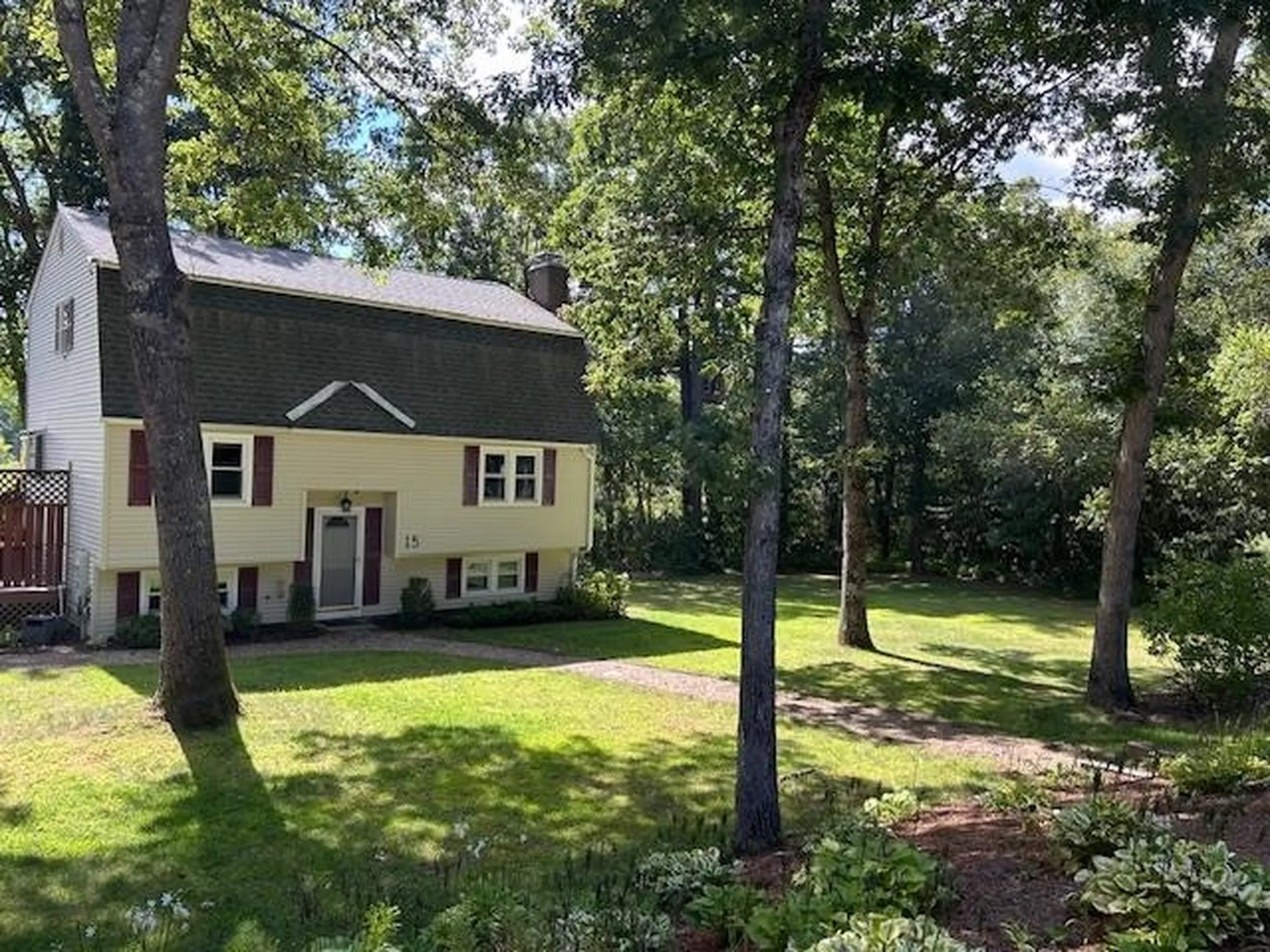 15 Alan Circle Londonderry NH 03053