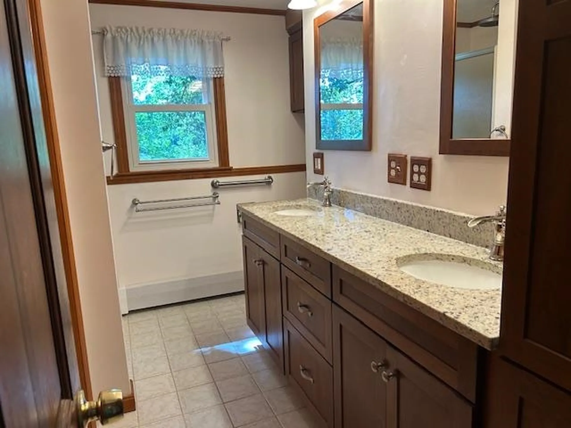 15 Alan Circle Londonderry NH 03053