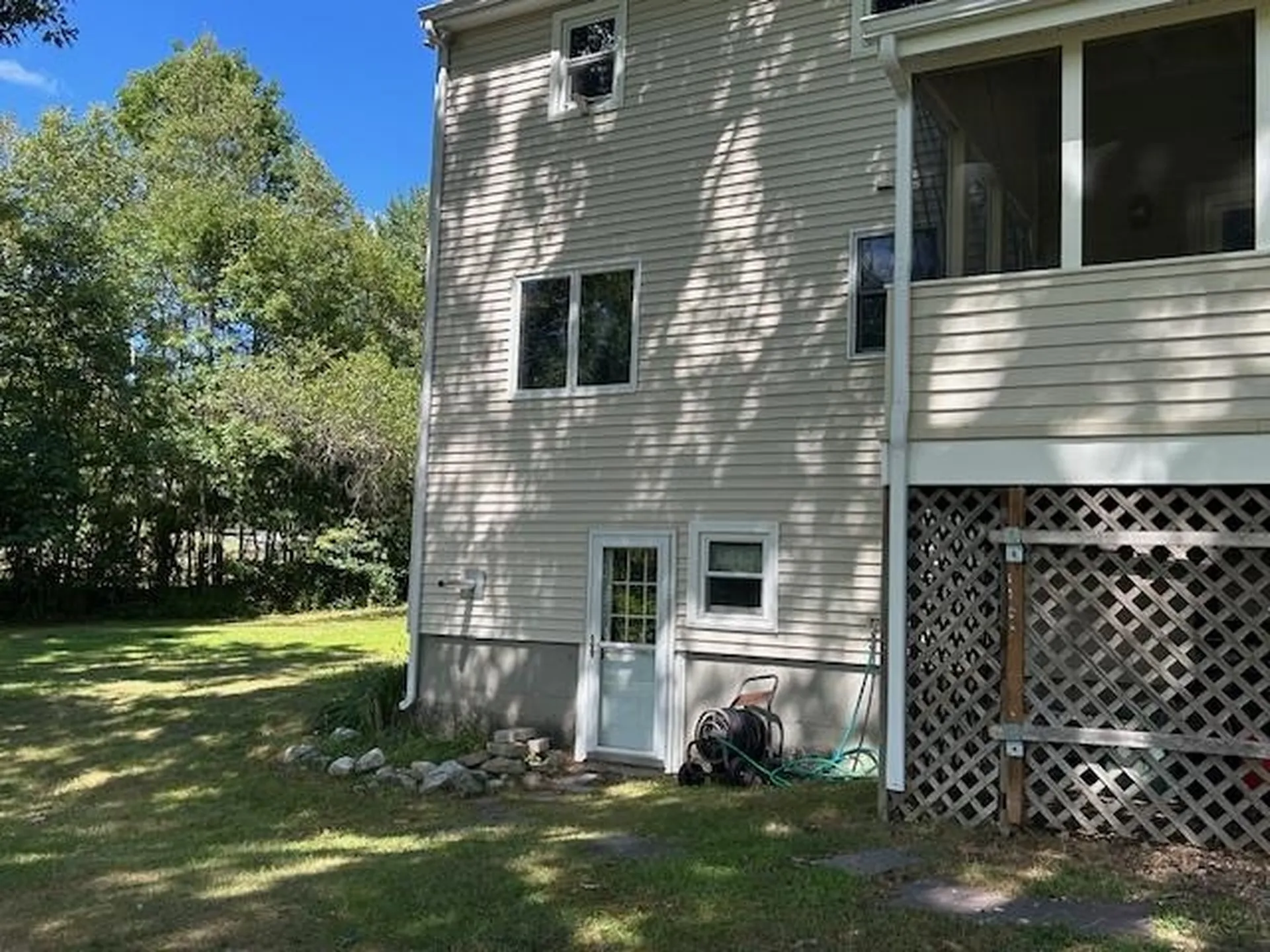 15 Alan Circle Londonderry NH 03053