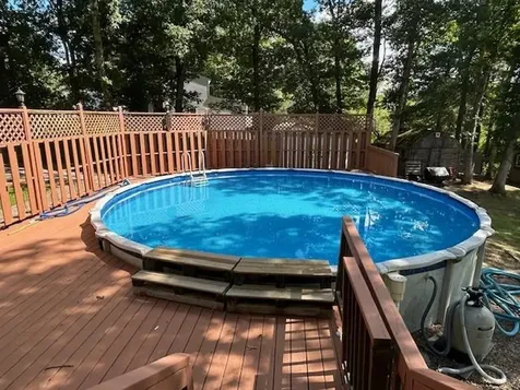 15 Alan Circle Londonderry NH 03053