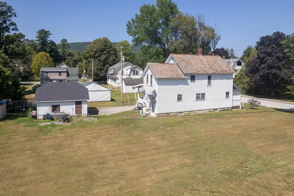 21 Grove Street Proctor VT 05765