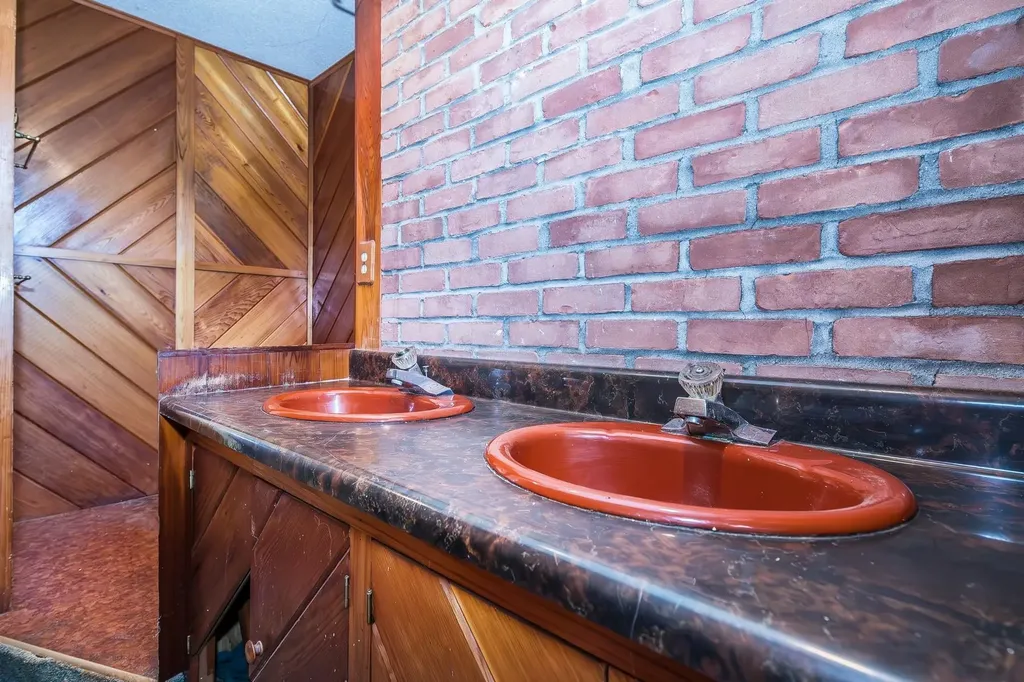 31 Chatterton Park Proctor VT 05701