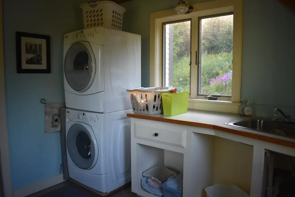 1982 Robtoy Road Lowell VT 05847