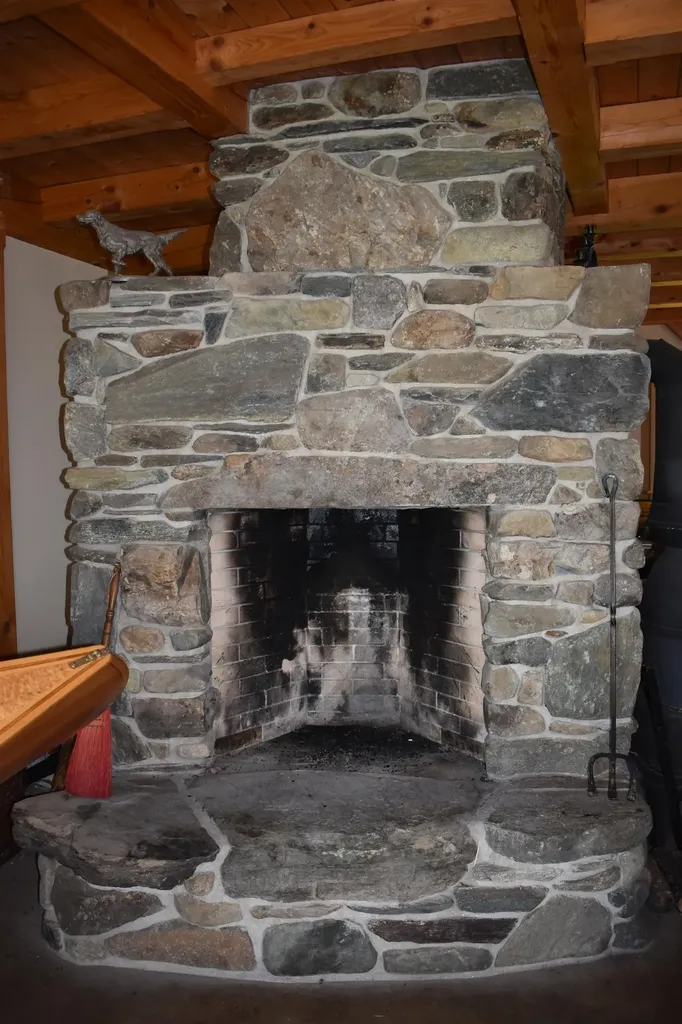 1982 Robtoy Road Lowell VT 05847