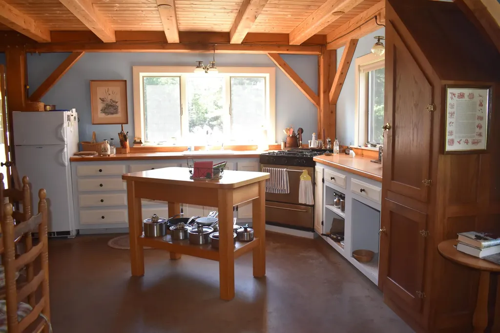 1982 Robtoy Road Lowell VT 05847