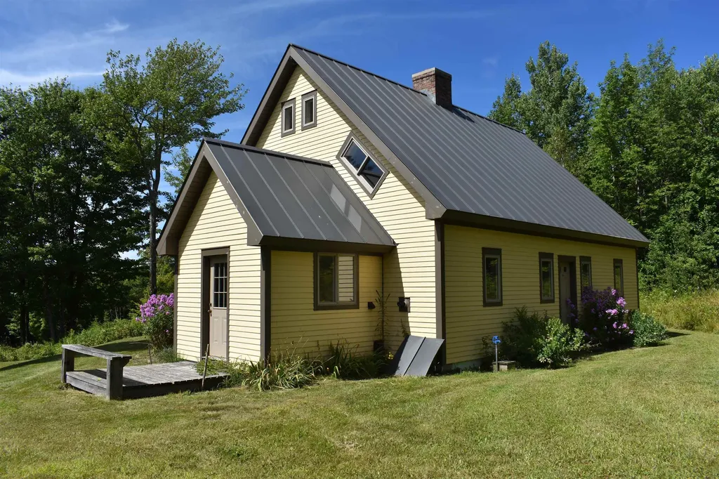 1982 Robtoy Road Lowell VT 05847