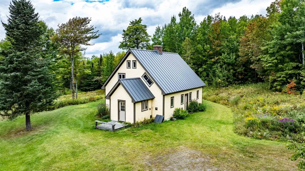 1982 Robtoy Road Lowell VT 05847