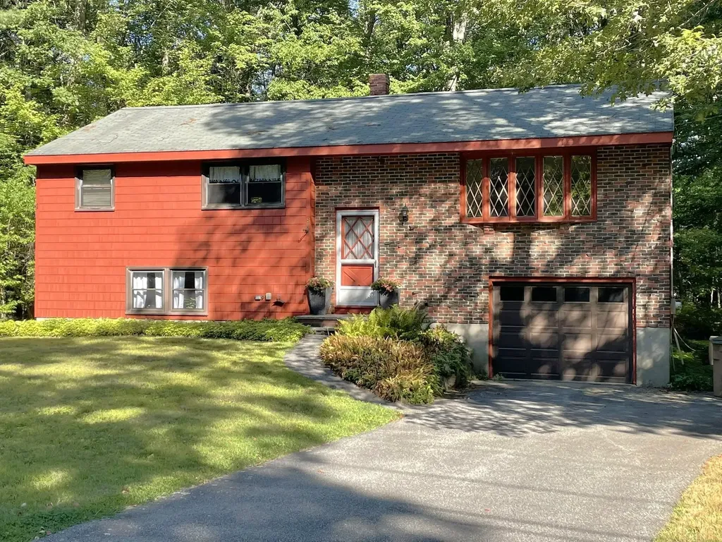 8 Wood Drive Atkinson NH 03811