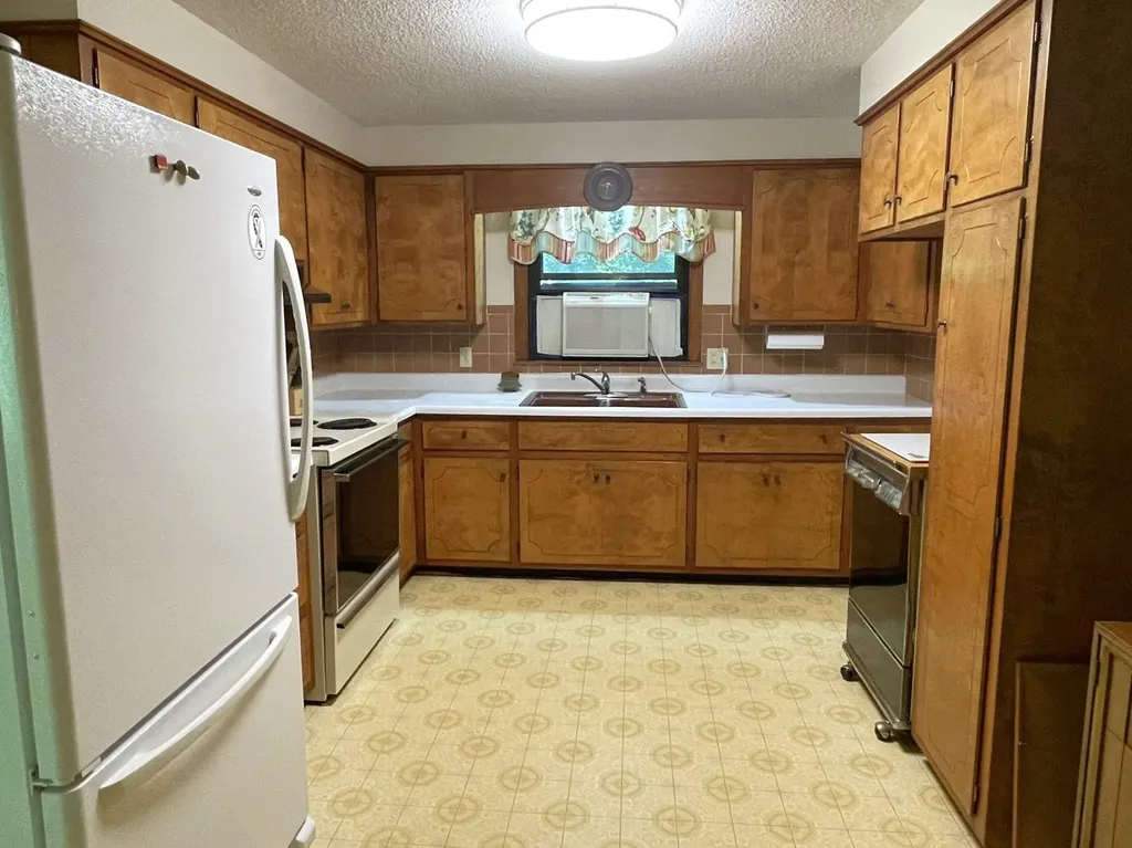 8 Wood Drive Atkinson NH 03811