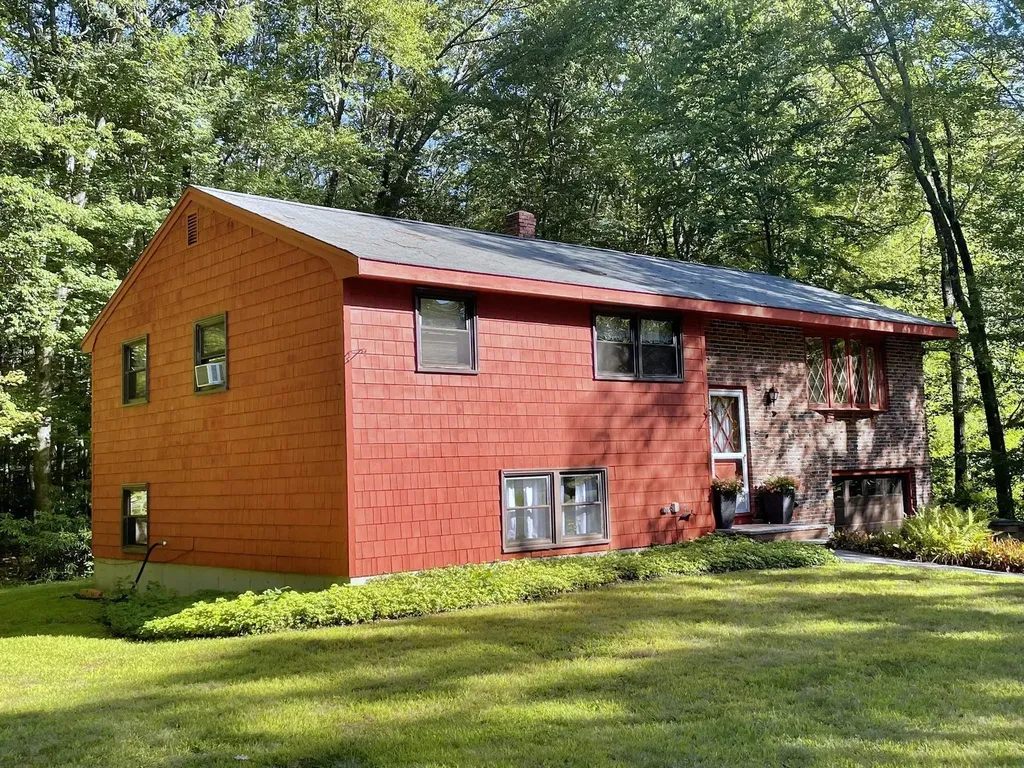 8 Wood Drive Atkinson NH 03811