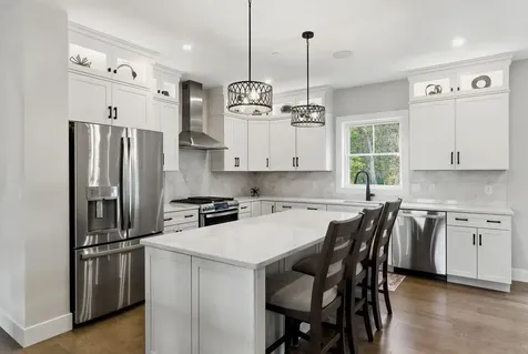 8 Elise Avenue Londonderry NH 03053