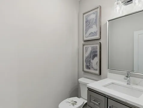 8 Elise Avenue Londonderry NH 03053