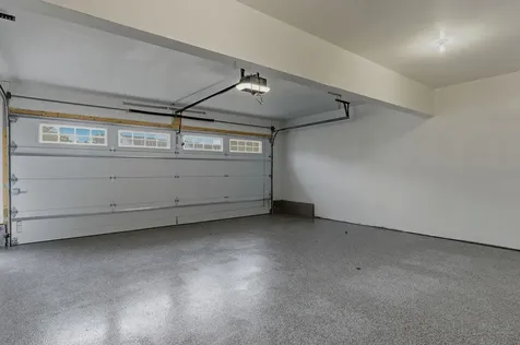 8 Elise Avenue Londonderry NH 03053