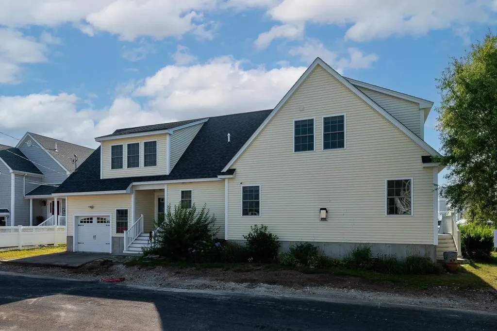 3 Greene Street Hampton NH 03842