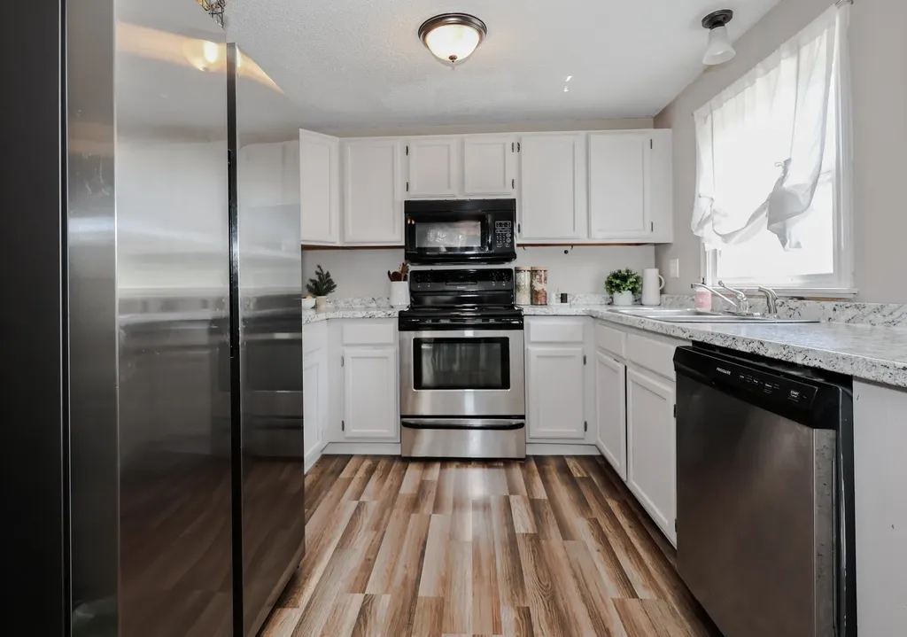 5 Richardson Drive Derry NH 03038