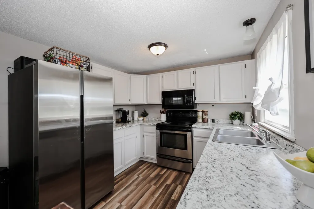 5 Richardson Drive Derry NH 03038