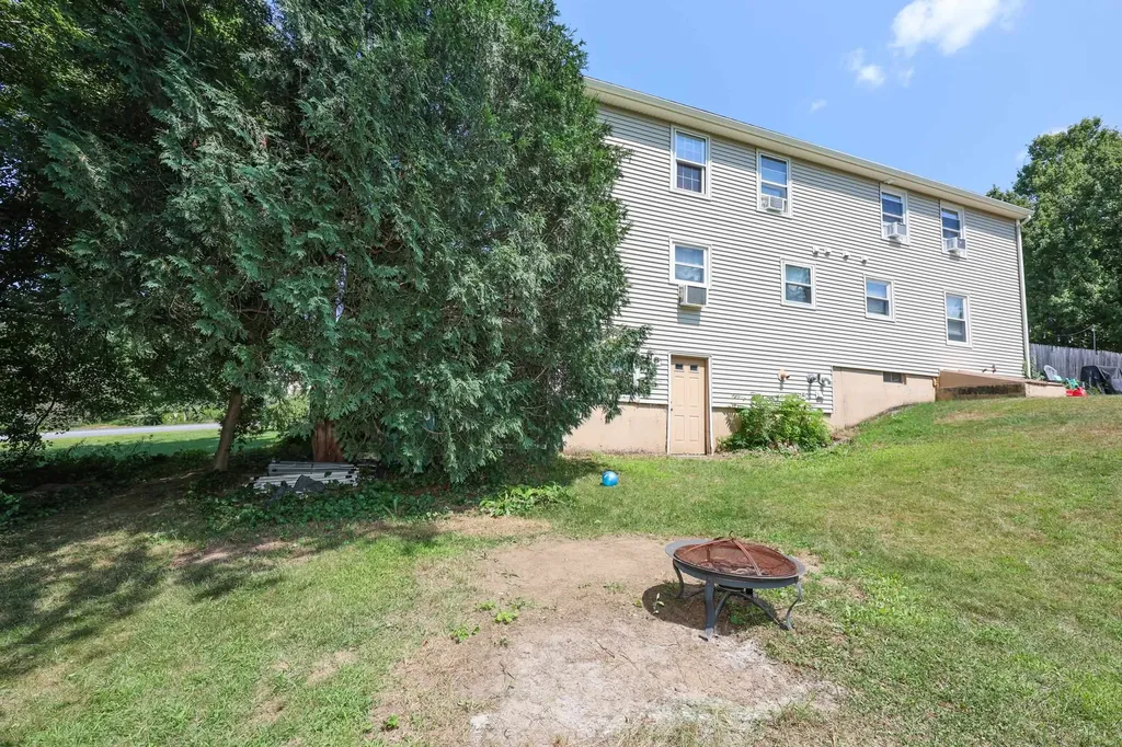 5 Richardson Drive Derry NH 03038