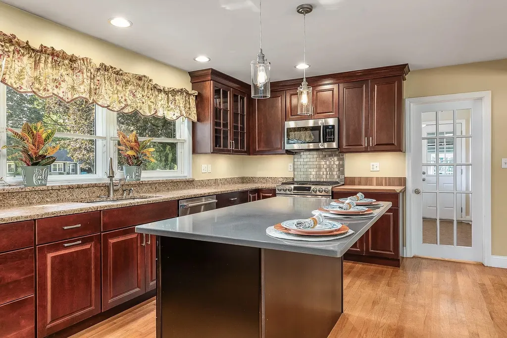 5 William Circle Stratham NH 03885