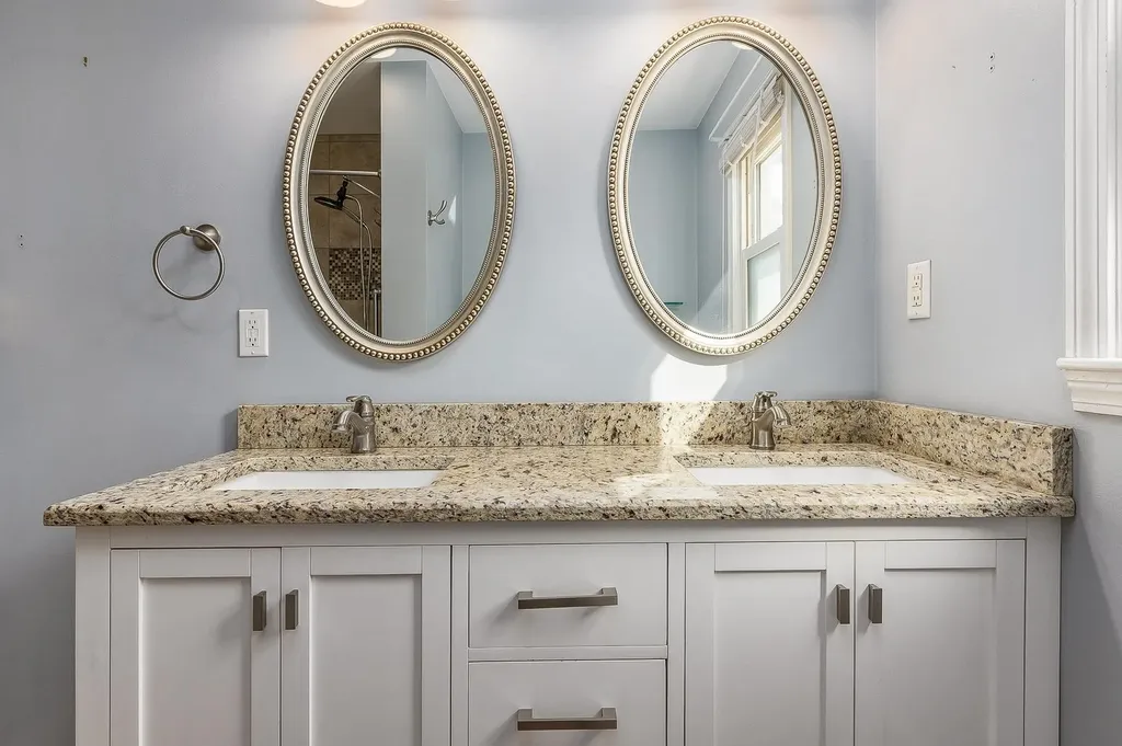 5 William Circle Stratham NH 03885