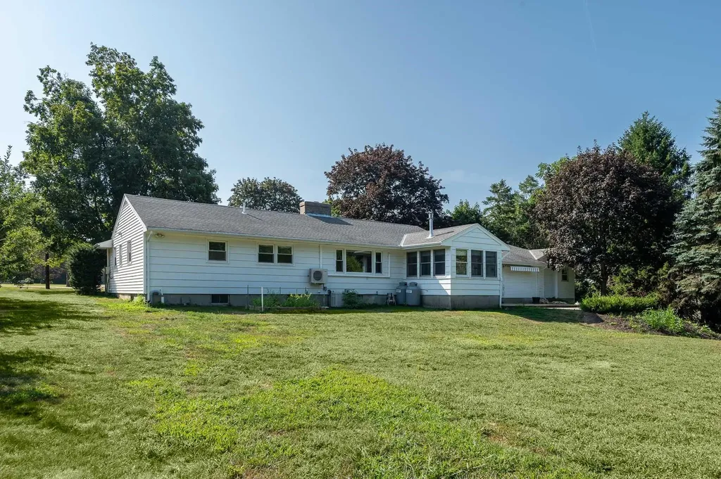 5 William Circle Stratham NH 03885