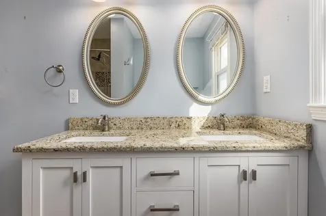 5 William Circle Stratham NH 03885