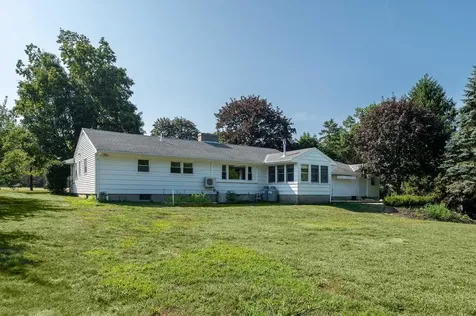 5 William Circle Stratham NH 03885