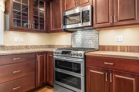 5 William Circle Stratham NH 03885