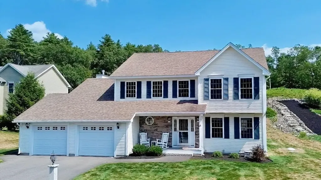 15 Empire Circle Hudson NH 03051
