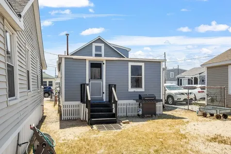 22-24 Perkins Avenue Hampton NH 03842