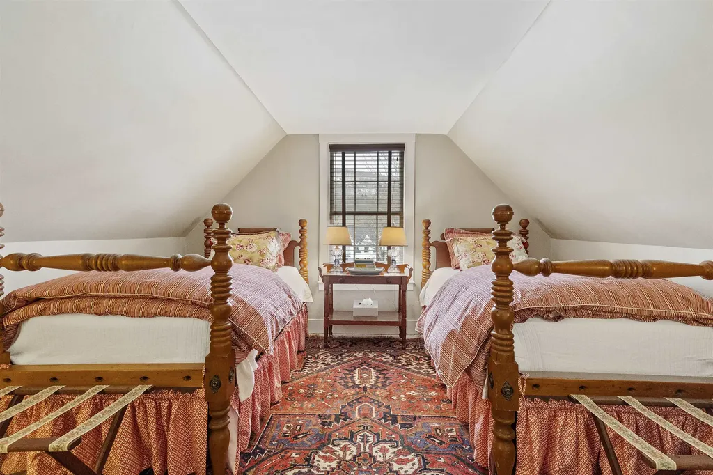 18 The Green Woodstock VT 05091