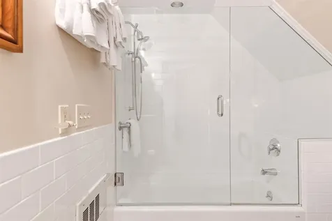 18 The Green Woodstock VT 05091