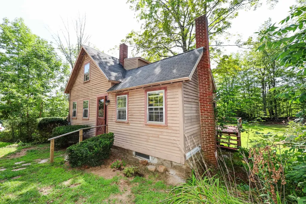 21 Rockland Road Weare NH 03281