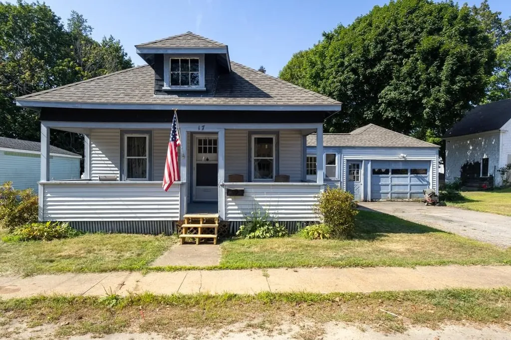 17 Logan Street Rochester NH 03867