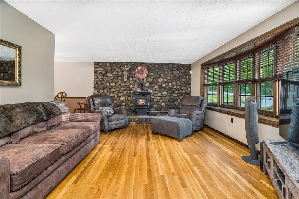 9 Cole Road Derry NH 03038