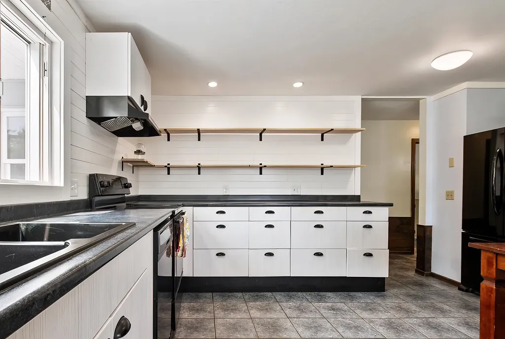 23 Fletcher Road Newport NH 03773